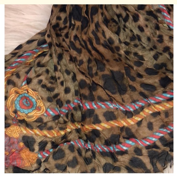 Dolce & Gabbana Leopard Print Modal Cashmere Scarf - Picture 2 of 6
